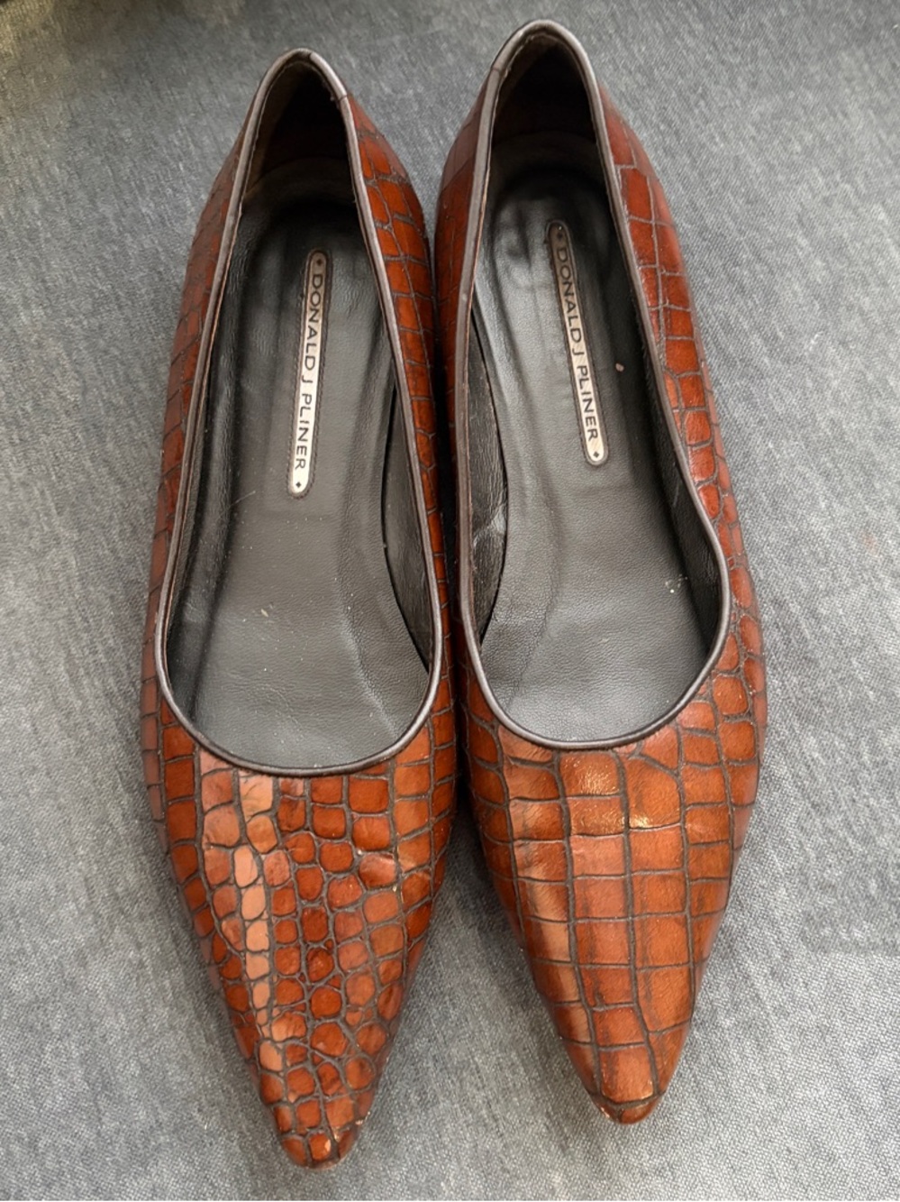 Donald Pliner alligator print brown flats leather shoes